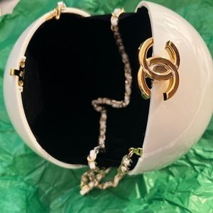 Chanel runaway Pearl bag (luxury alternative )